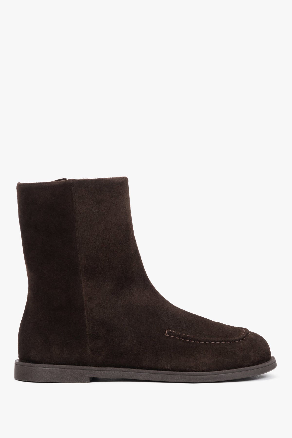Flaches Seitenprofil der dunkelbraunen Damen-Stiefeletten aus Veloursleder