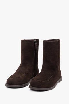 Frontale Perspektive des Paares flacher Damen-Stiefeletten aus Echtleder
