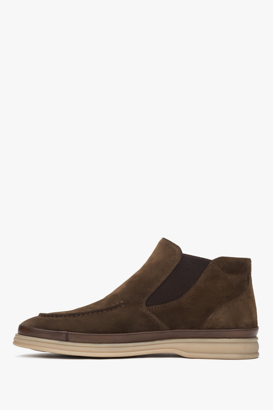 Estro dunkelbraune Herren-Chelsea-Boots aus Naturvelours zum Hineinschlüpfen – Seitenansicht.