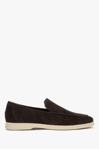 Seitenansicht des dunkelbraunen Herren-Loafers aus italienischem Velours