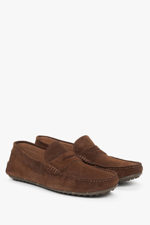 Dunkelbraune Herrenslipper aus natürlichem Velours.