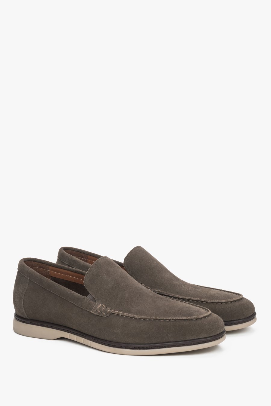 Dunkelbraune Herren-Mokassins von Estro aus hochwertigem Veloursleder, elegant und bequem.