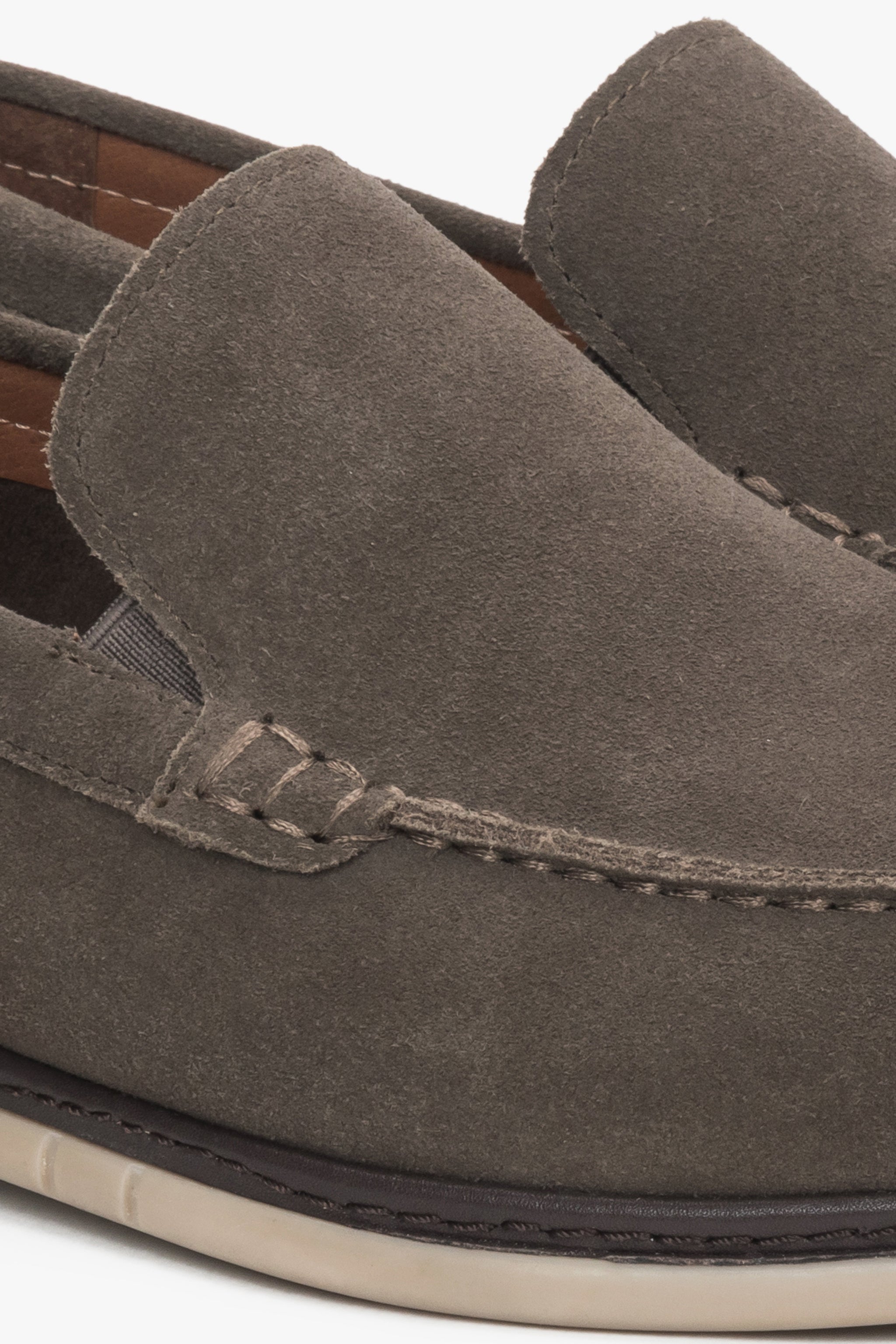 Premium Herren-Mokassins aus Velours von Estro, dunkelbraun und luxuriös verarbeitet.