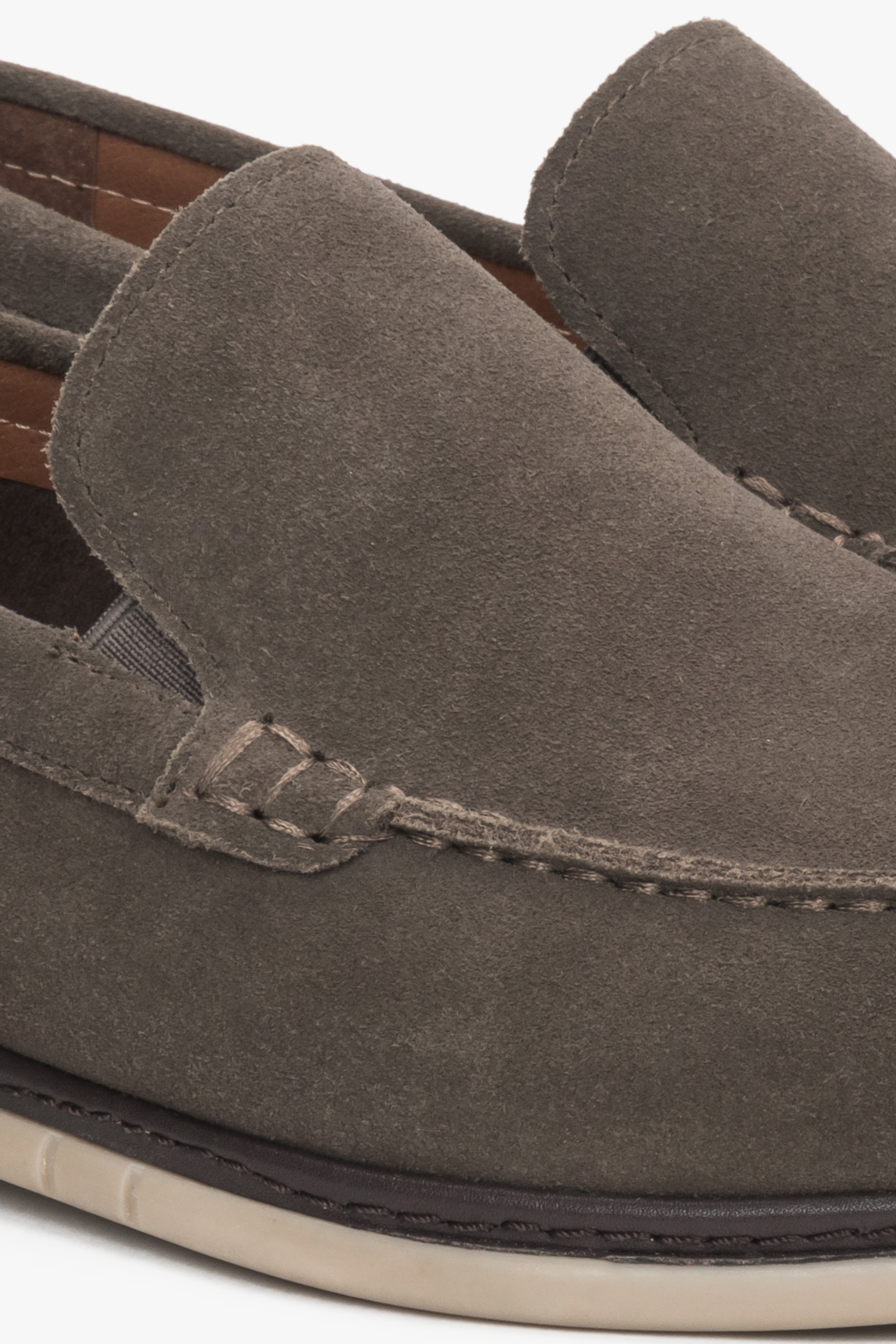 Premium Herren-Mokassins aus Velours von Estro, dunkelbraun und luxuriös verarbeitet.