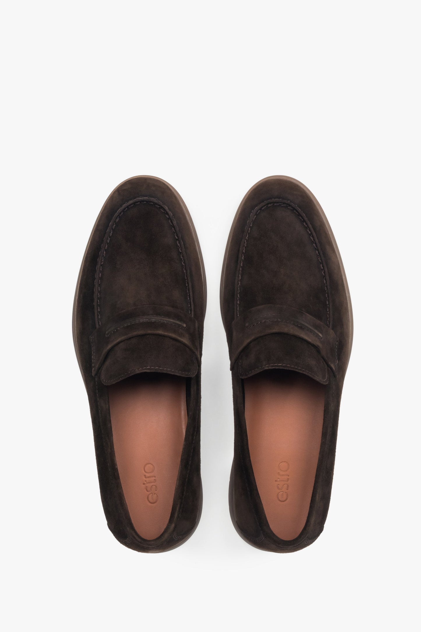 Draufsicht auf die Innensohle aus 100% Echtleder der dunkelbraunen Schuhe.