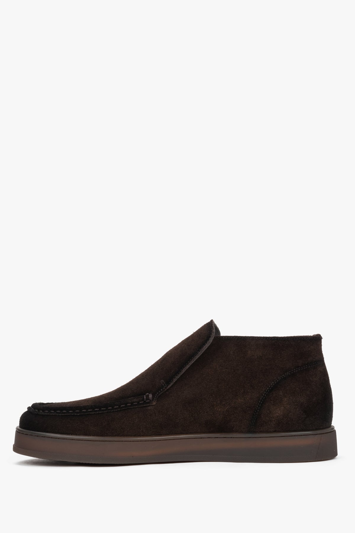 Gegenläufiges Seitenprofil des dunkelbraunen Herren-Velours-Slippers