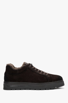 Reines Seitenprofil des linken dunkelbraunen Herren-Sneakers aus echtem Veloursleder von Estro