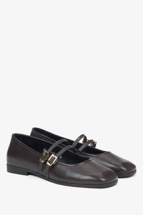 Klassische Damen-Ballerinas in Dunkelbraun aus echtem Leder mit eleganter Schnalle.