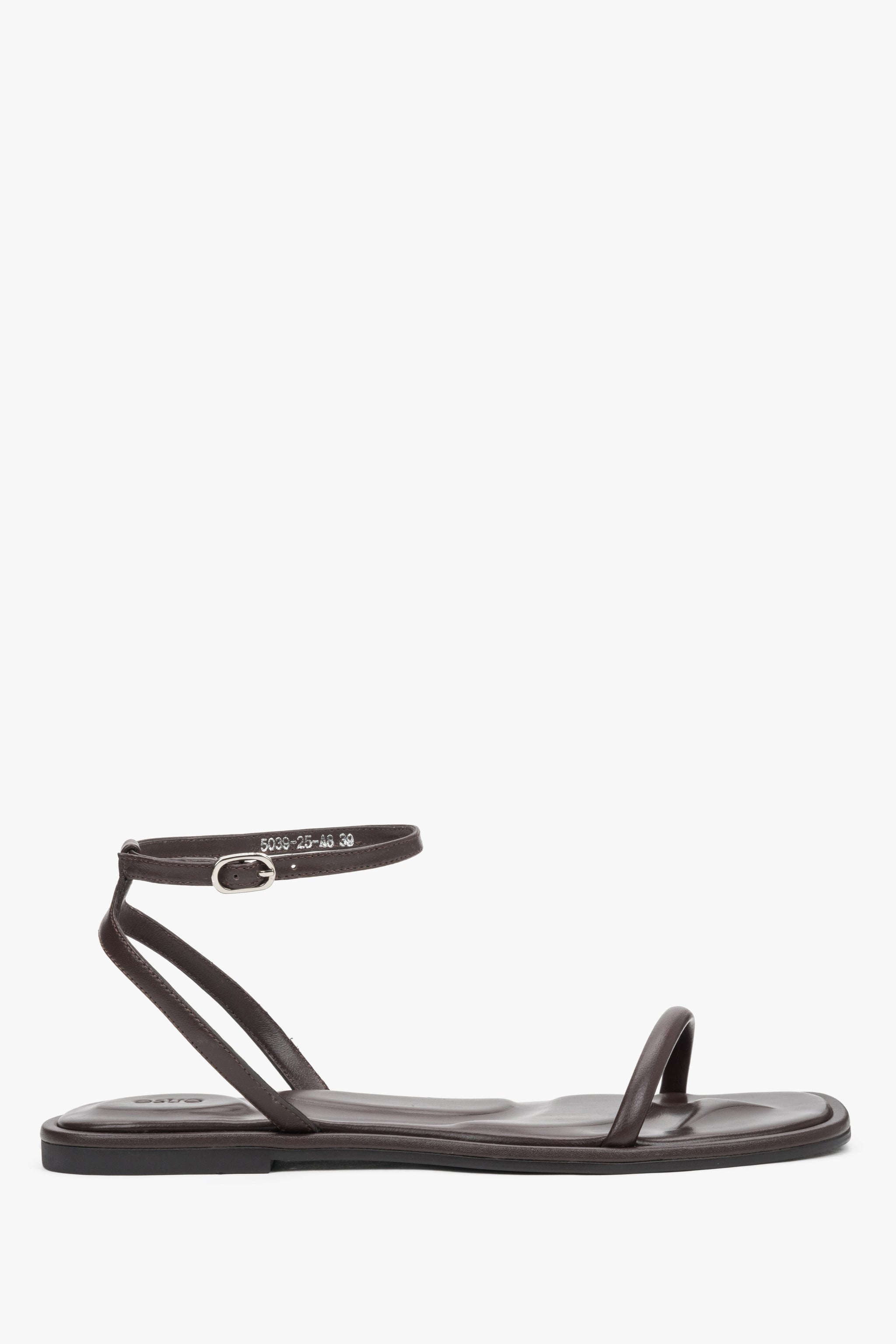Dunkelbraune Leder-Sandalen für Damen mit flacher Sohle von Estro