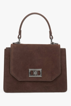Vorderansicht der dunkelbraunen Mini-Henkeltasche aus weichem Velours.