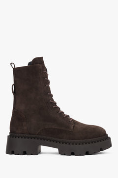 Dunkelbraune Damen-Stiefeletten von Estro aus italienischem Premium-Veloursleder mit leichtem Futter.
