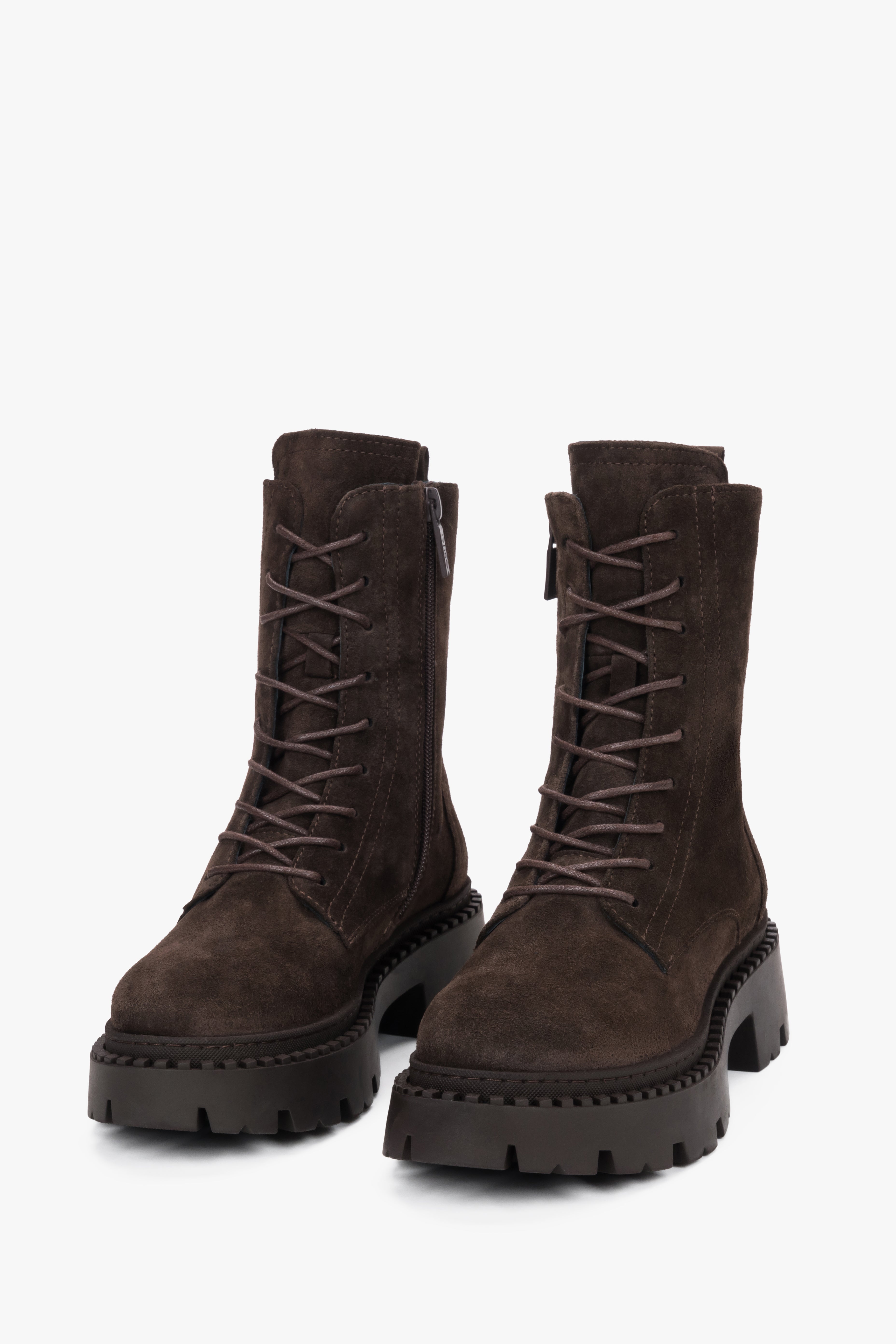 Hochwertige dunkelbraune Stiefeletten mit minimalistischem Design z der Estro Premium-Kollektion.
