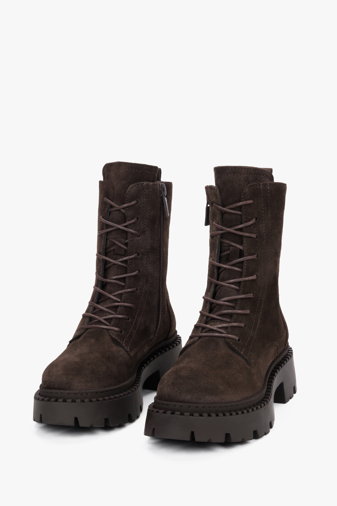 Hochwertige dunkelbraune Stiefeletten mit minimalistischem Design z der Estro Premium-Kollektion.
