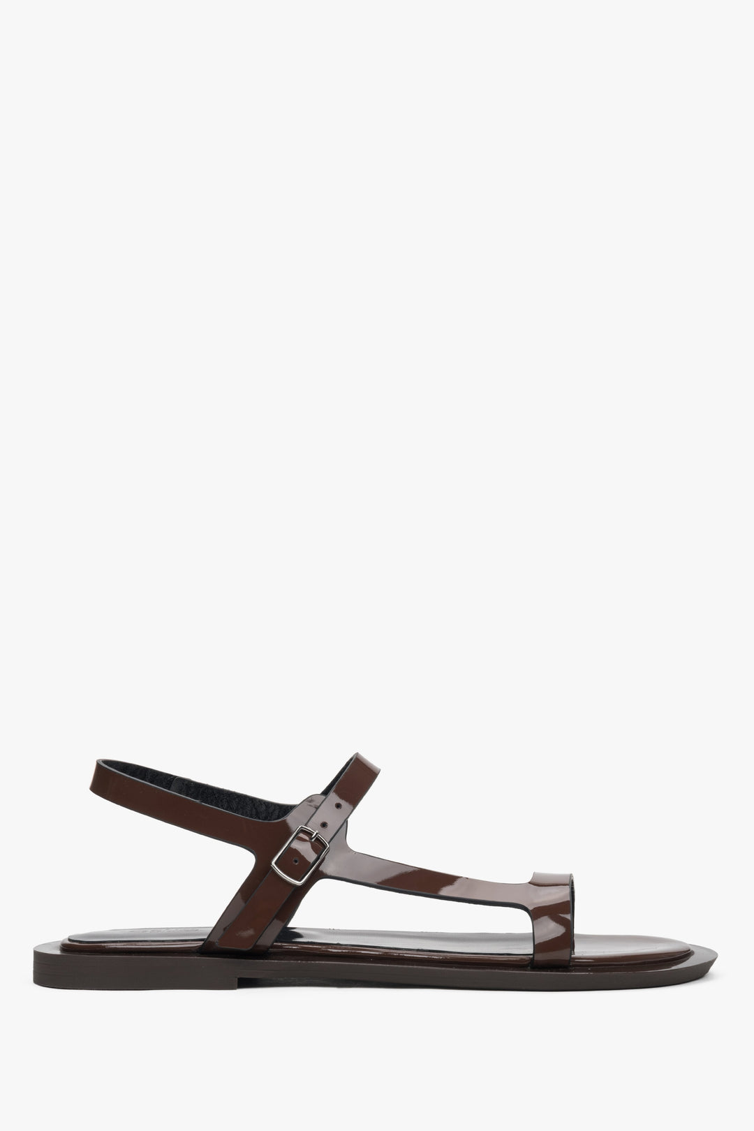 Braune Damensandalen aus glänzendem Lackleder mit zarten Riemchen – Estro ER00117369