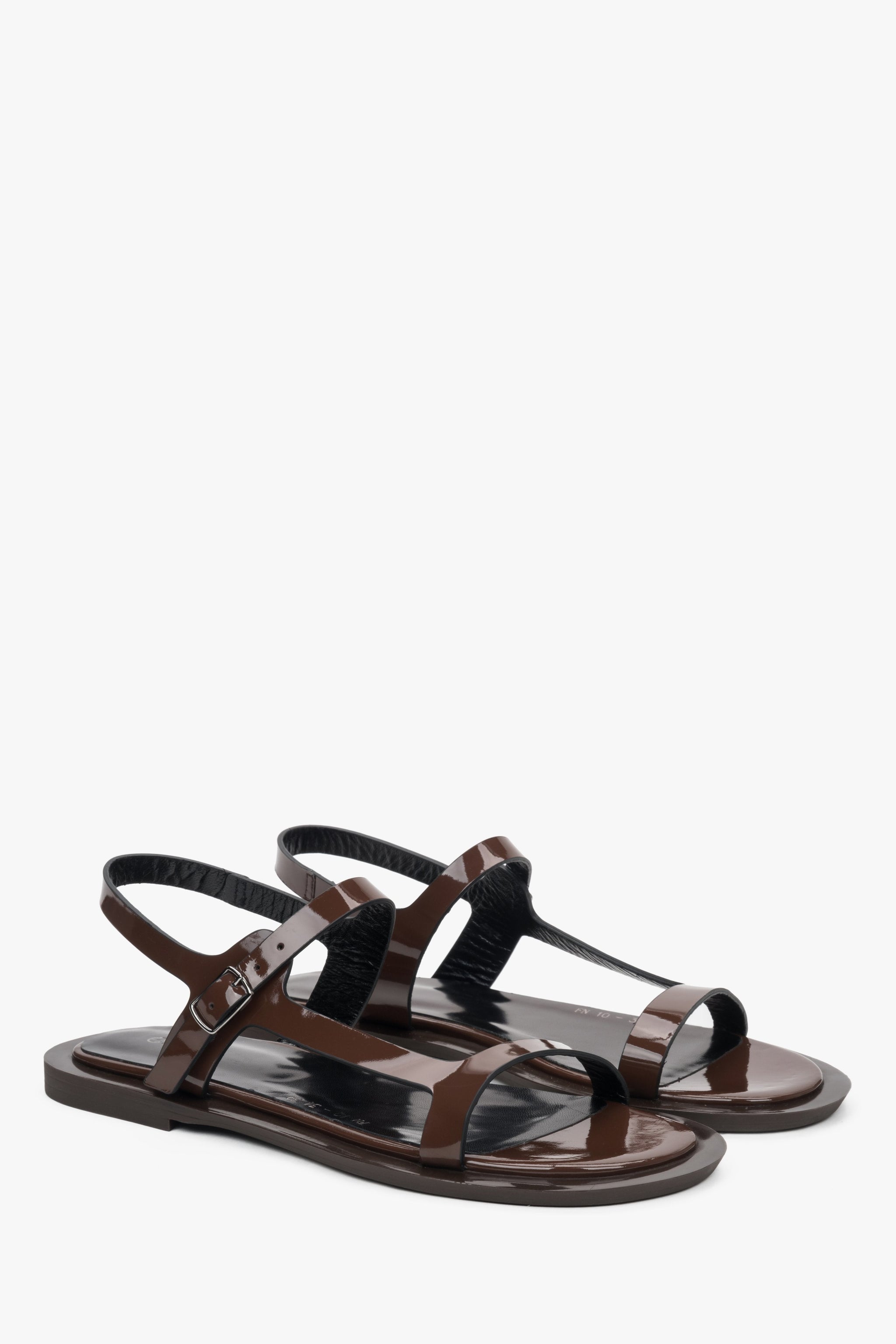 Seitenansicht eleganter Sandalen mit dünnen Lederriemen – Estro ER00117369