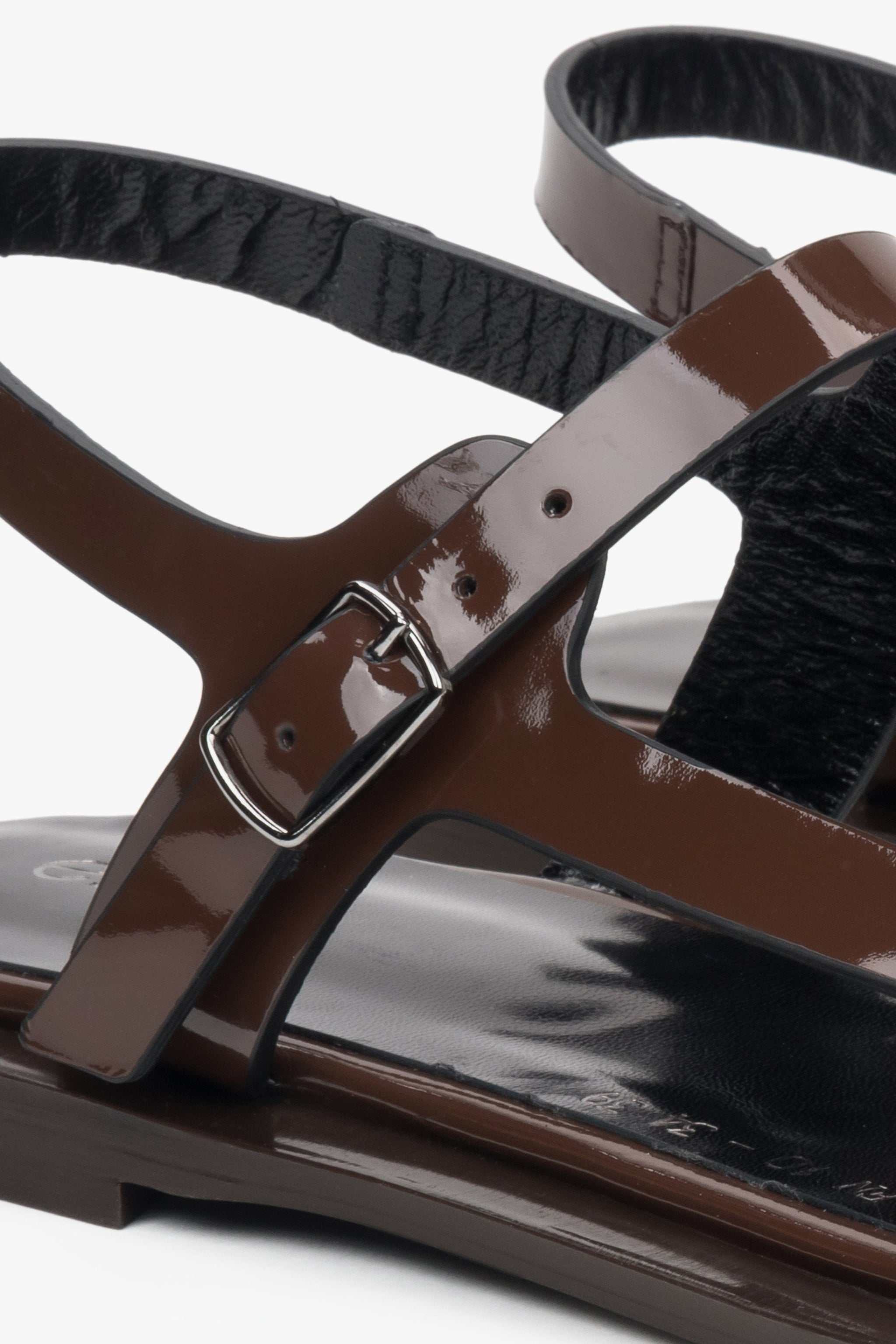 Bequeme Sandalen mit feinen Riemchen und Schnallenverschluss – Estro ER00117369