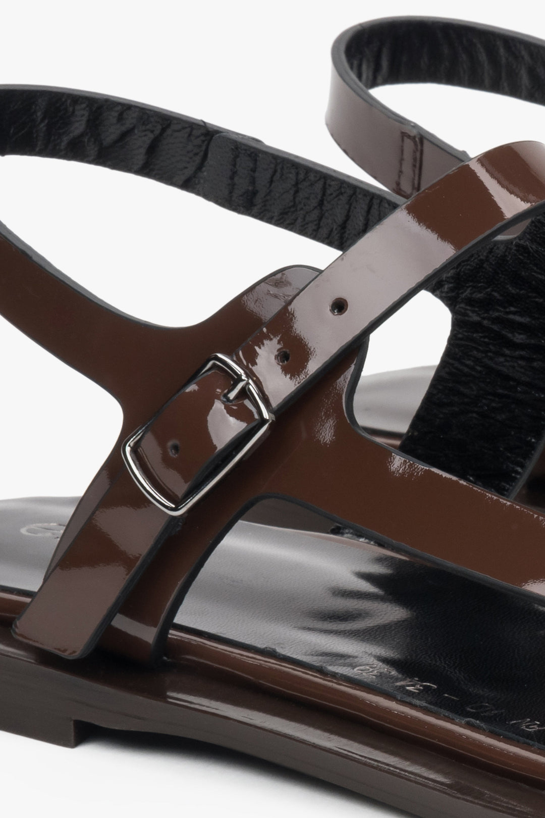 Bequeme Sandalen mit feinen Riemchen und Schnallenverschluss – Estro ER00117369