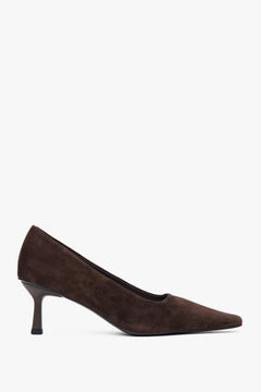 Dunkelbraune Damen-Pumps von Estro aus weichem Veloursleder mit elegantem Absatz.