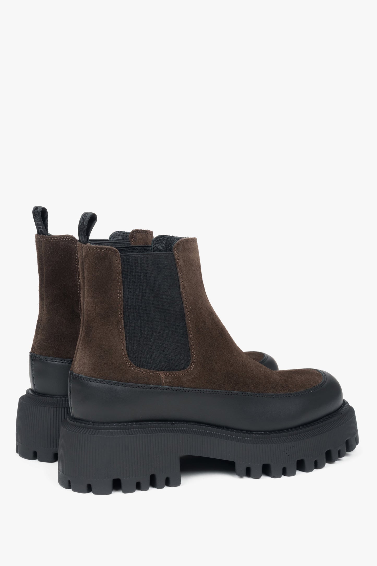 Estro – Erhöhte Damen-Chelsea-Boots. Dunkelbraun, aus Premium-Echtvelours.