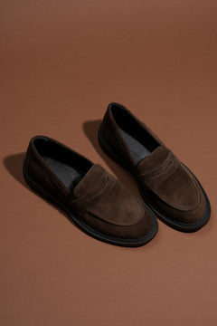 Klassische dunkelbraune Damen-Penny-Loafer aus italienischem Velours Estro ER00116792