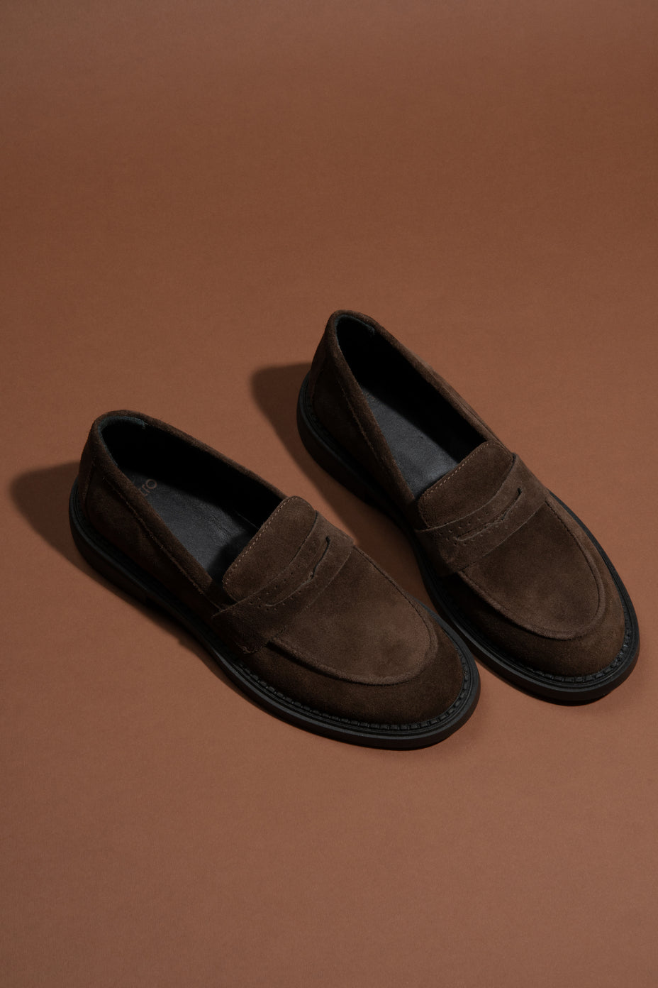 Klassische dunkelbraune Damen-Penny-Loafer aus italienischem Velours Estro ER00116792