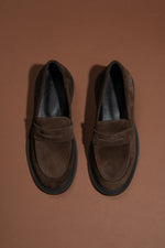 Klassische dunkelbraune Damen-Penny-Loafer aus italienischem Velours Estro ER00116792