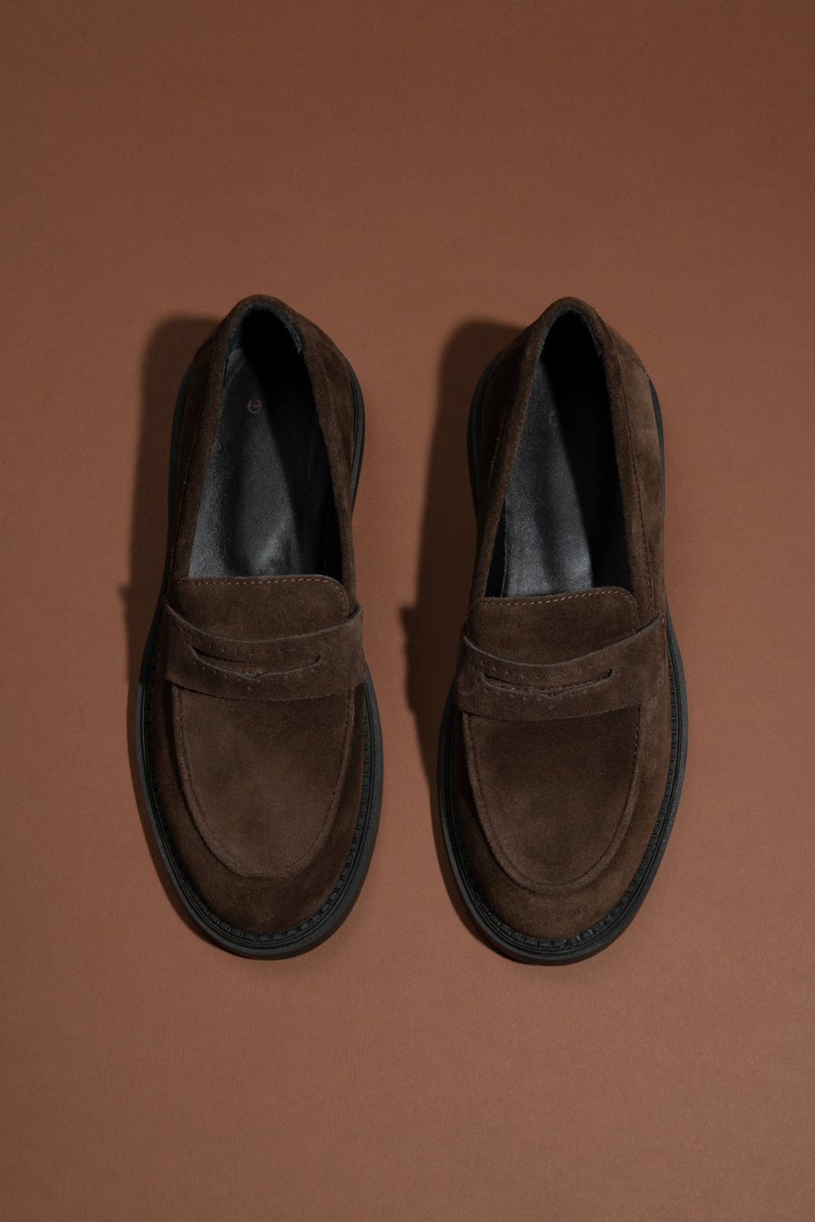 Klassische dunkelbraune Damen-Penny-Loafer aus italienischem Velours Estro ER00116792