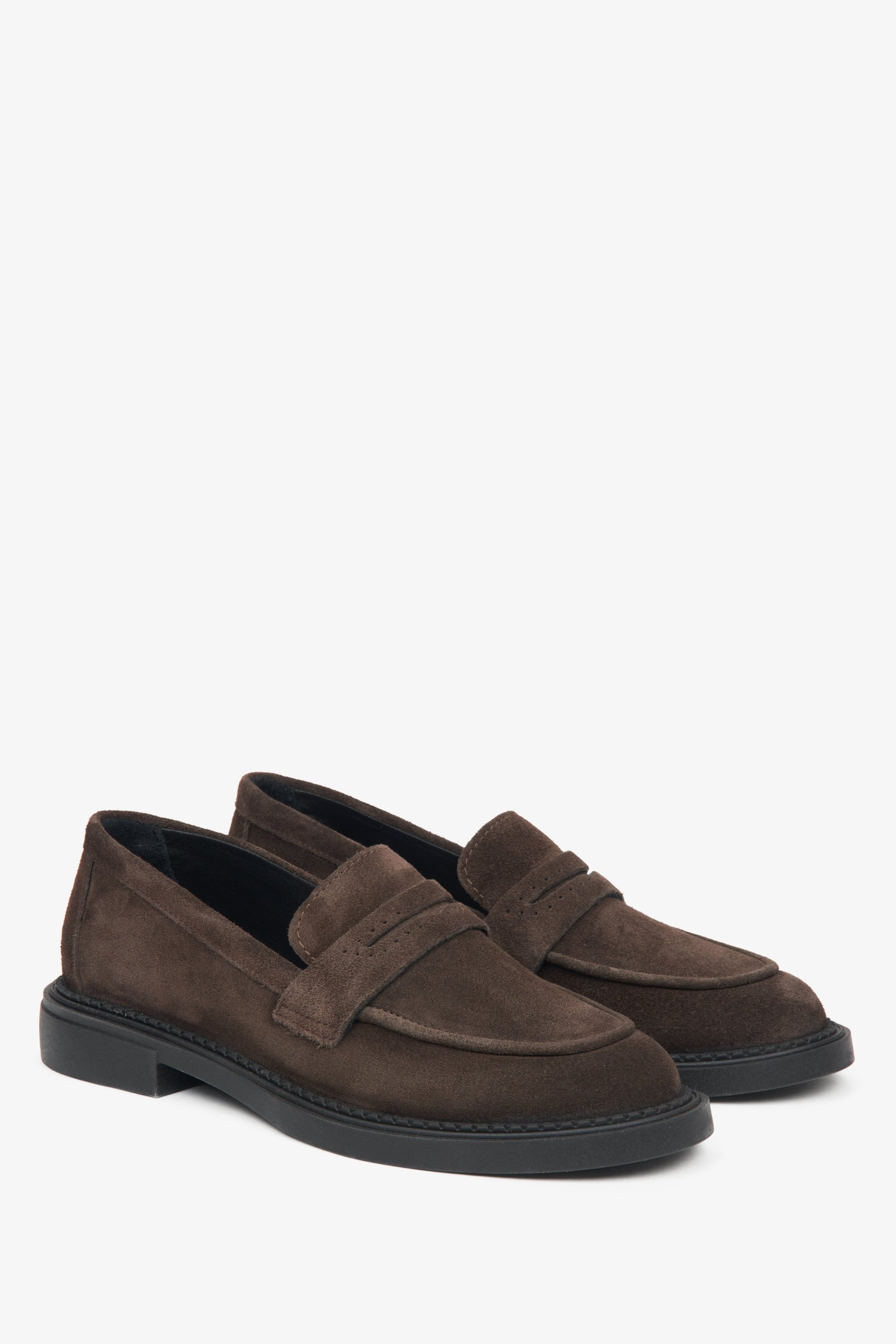Brauner Damen-Pennyloafer von Estro aus edlem italienischem Veloursleder.