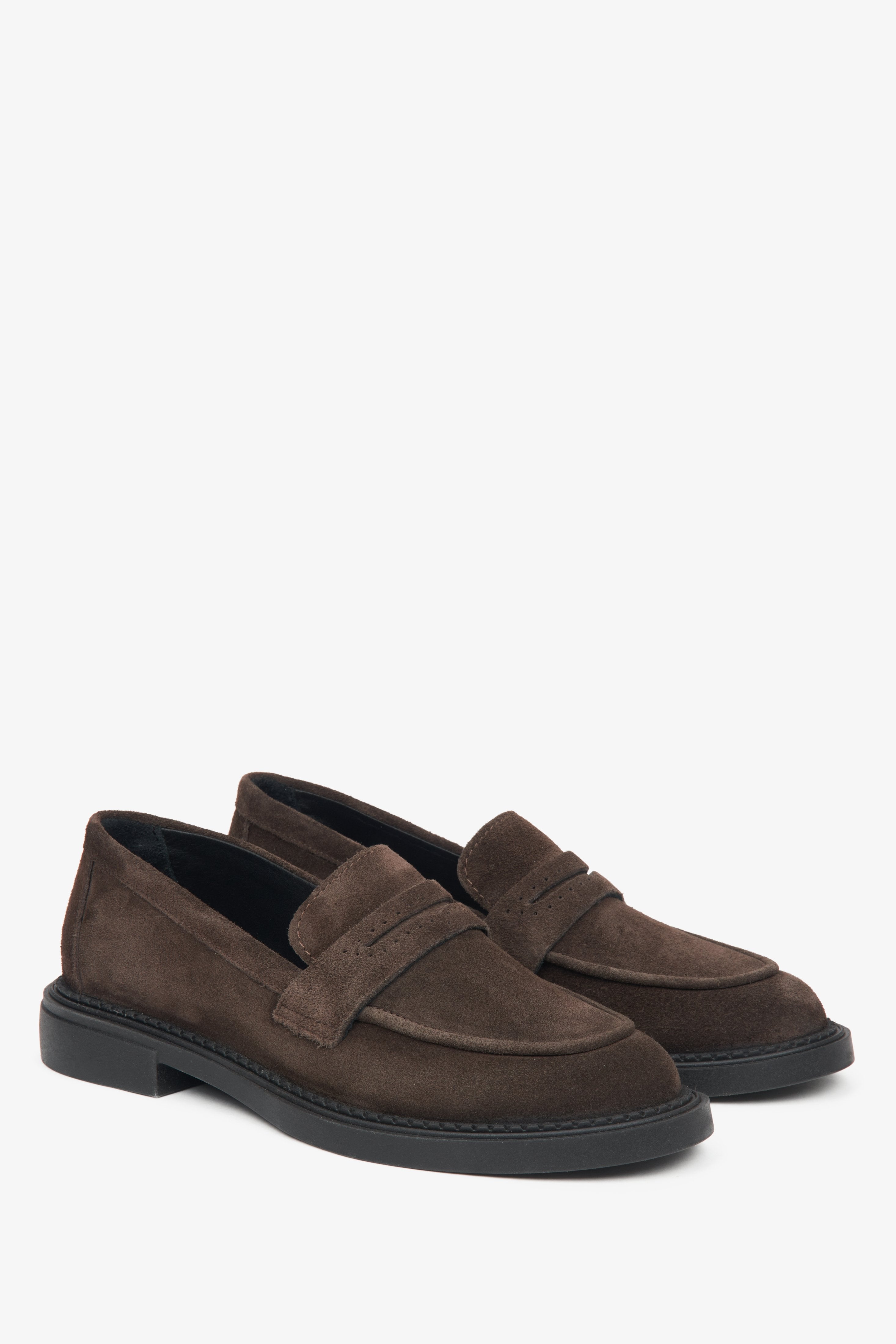 Brauner Damen-Pennyloafer von Estro aus edlem italienischem Veloursleder.