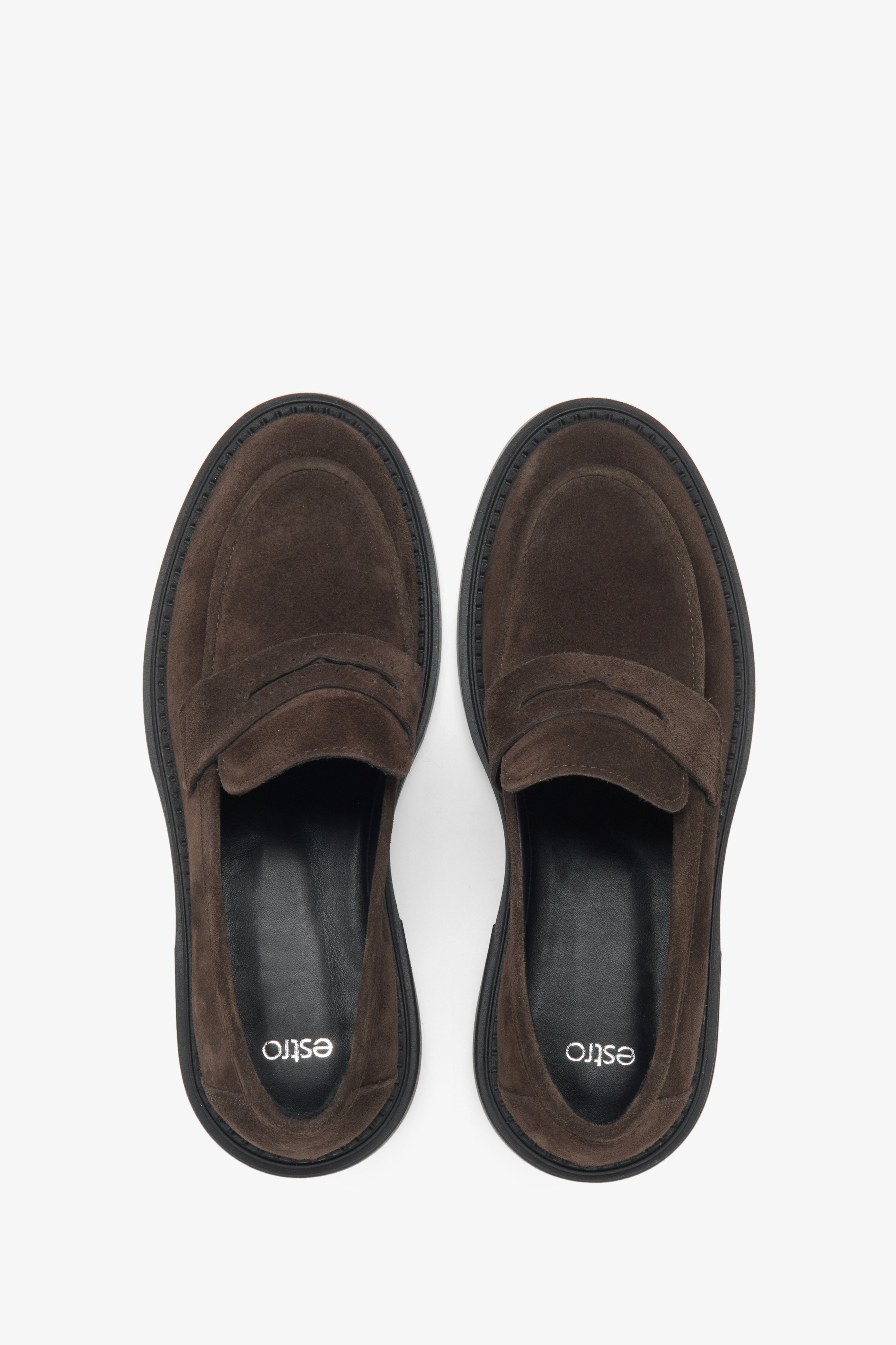 Damen-Penny-Loafer von Estro aus braunem italienischem Naturvelours – Ansicht von oben.