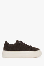 Dunkelbrauner Damen-Sneaker aus echtem Velours mit markanter Chunky-Sohle Estro ER00116889.