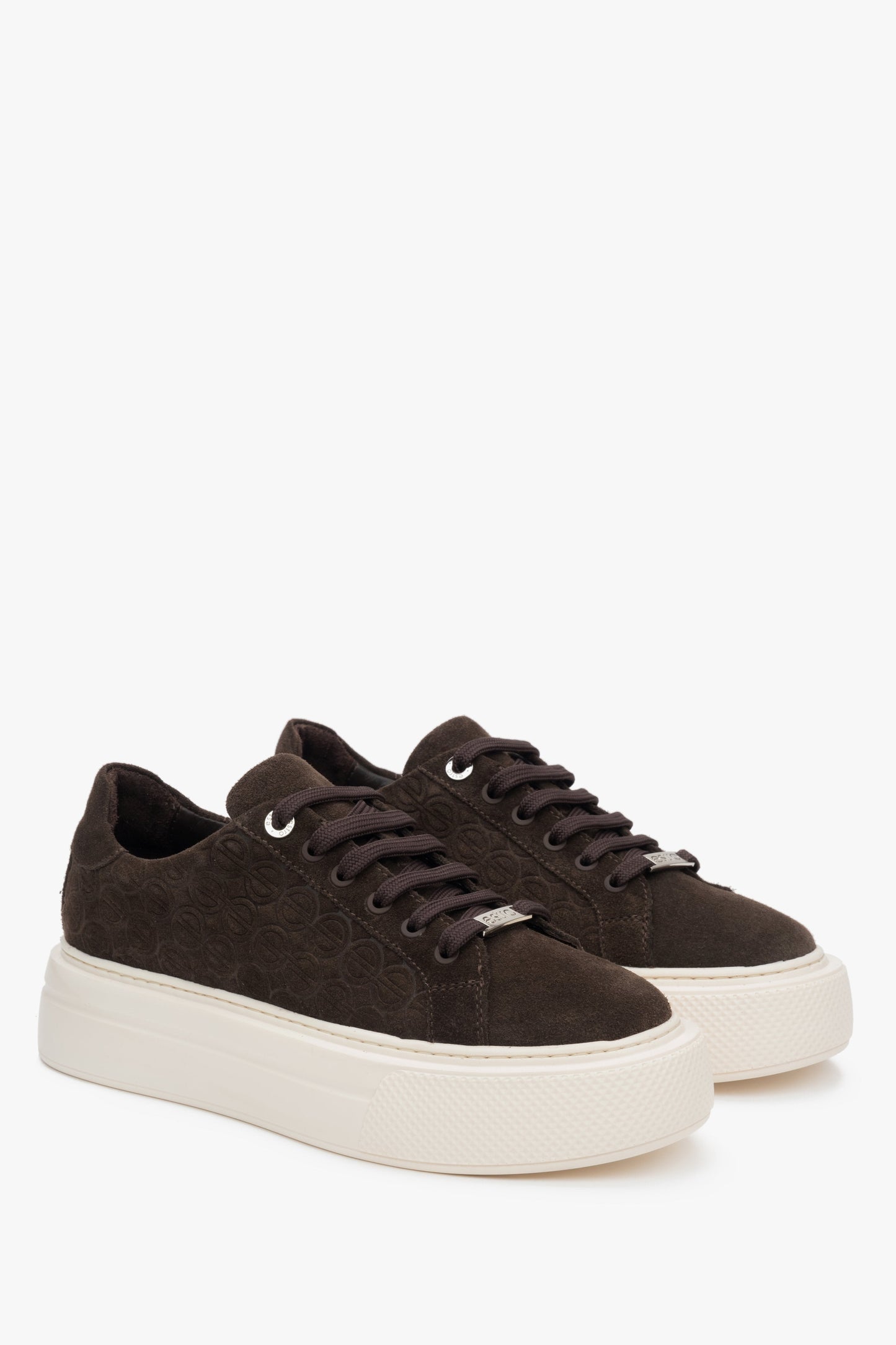 Dunkelbrauner Damen-Sneaker von Estro aus Veloursleder mit markanter Chunky-Sohle.