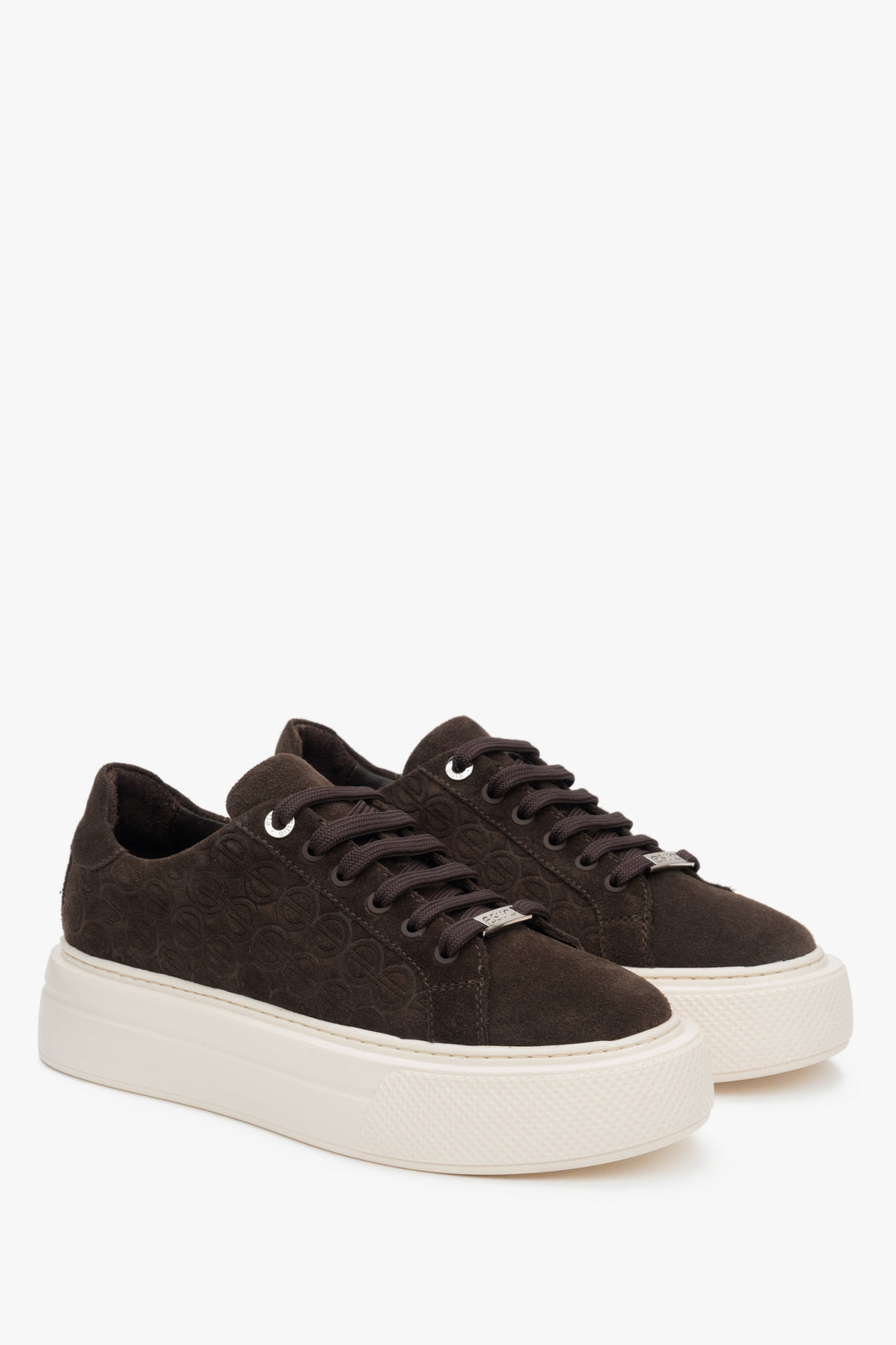 Dunkelbrauner Damen-Sneaker von Estro aus Veloursleder mit markanter Chunky-Sohle.