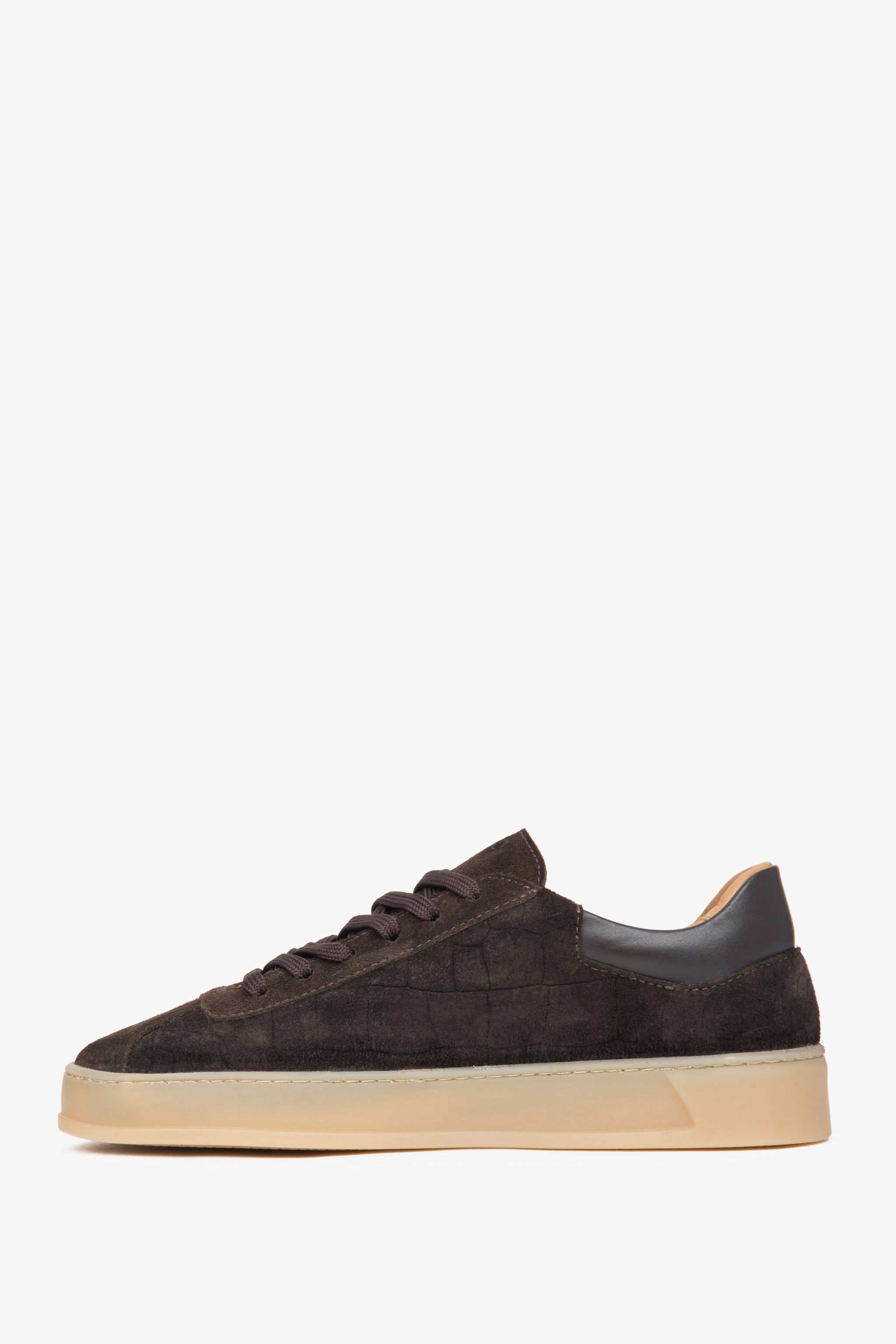 Elegante dunkelbraune Damen-Sneaker von Estro, gefertigt aus exklusivem italienischem Premium-Velours.