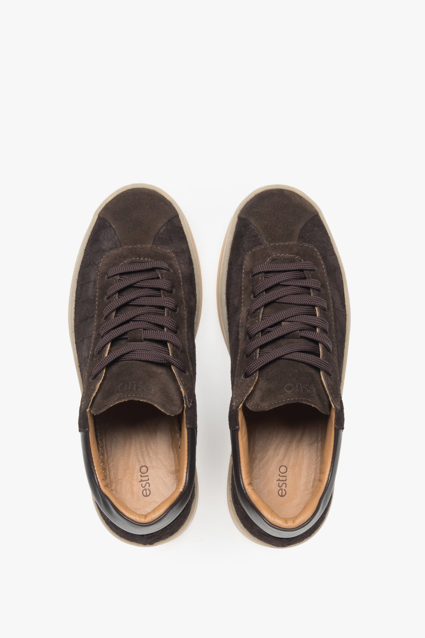 Dunkelbraune Damen-Sneaker von Estro, gefertigt aus weichem Echtvelours.
