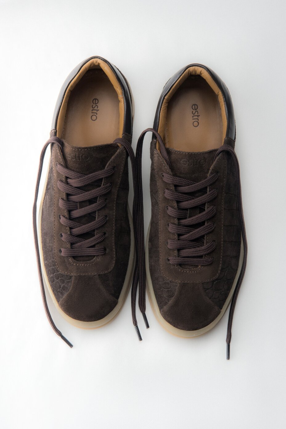 Dunkelbrauner Damen-Sneaker aus edlem italienischem Velours Estro ER00117955