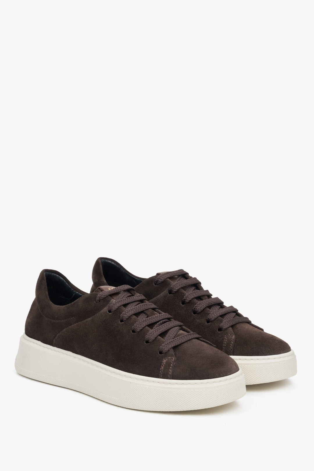 Dunkelbrauner Damen-Velours-Sneaker von Estro.
