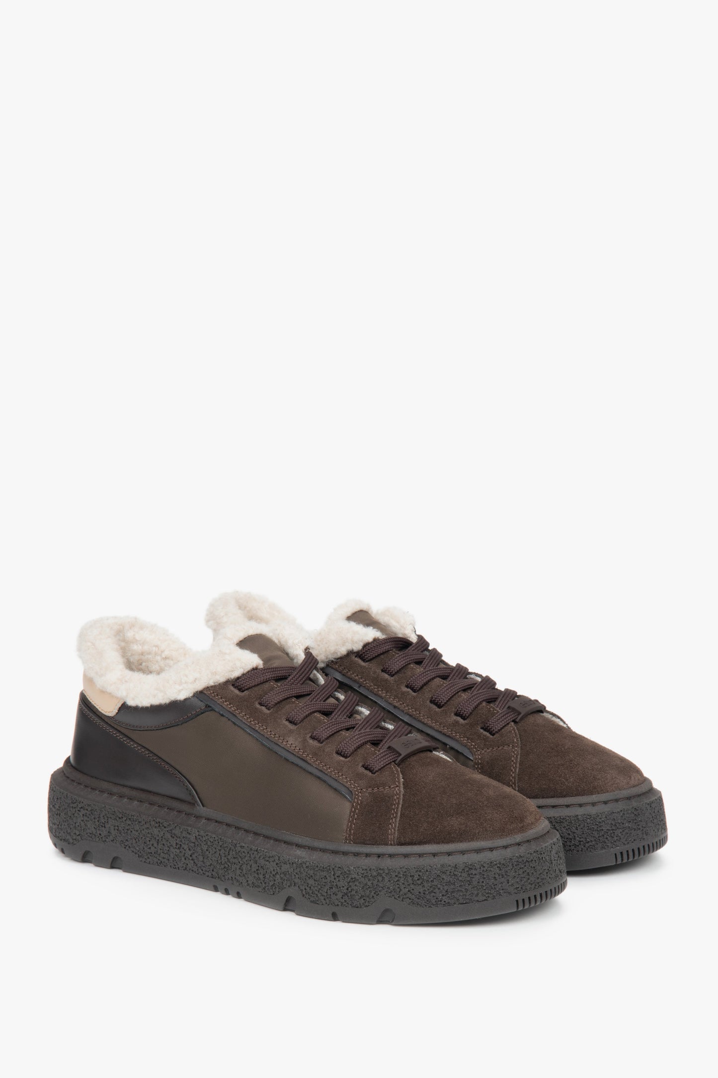 Dunkelbrauner Damen-Wintersneaker aus edlem italienischem Velours.