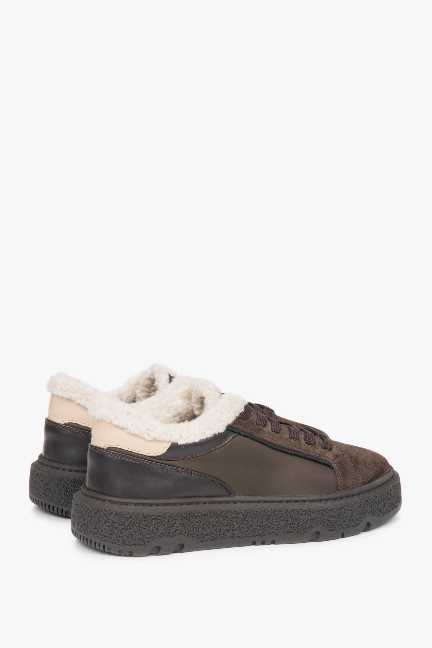 Damen-Wintersneaker von Estro in Dunkelbraun, gefertigt aus italienischem Premium-Echtvelours.