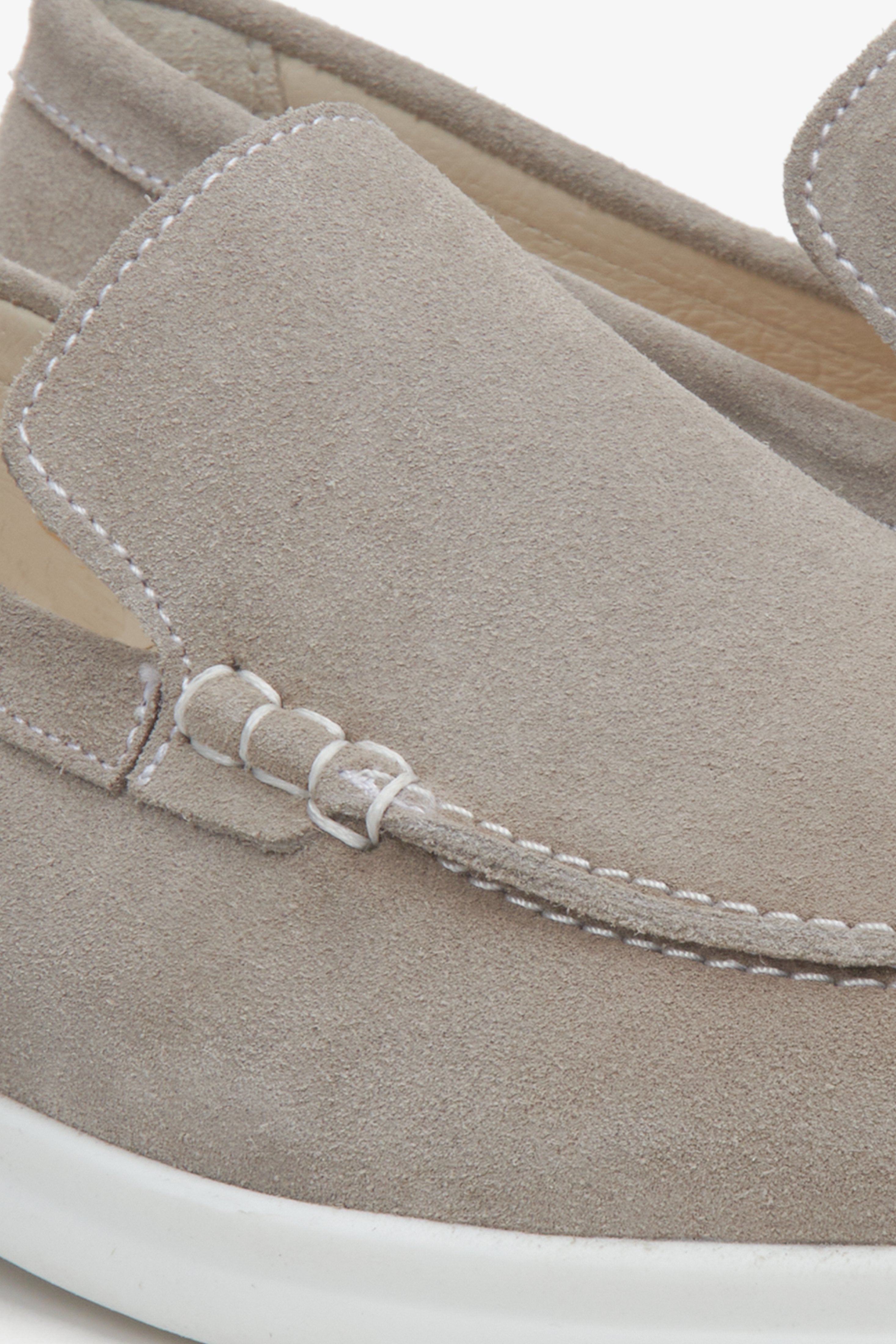 Dunkelgraue Damen-Loafer aus natürlichem Wildleder der Marke Estro.
