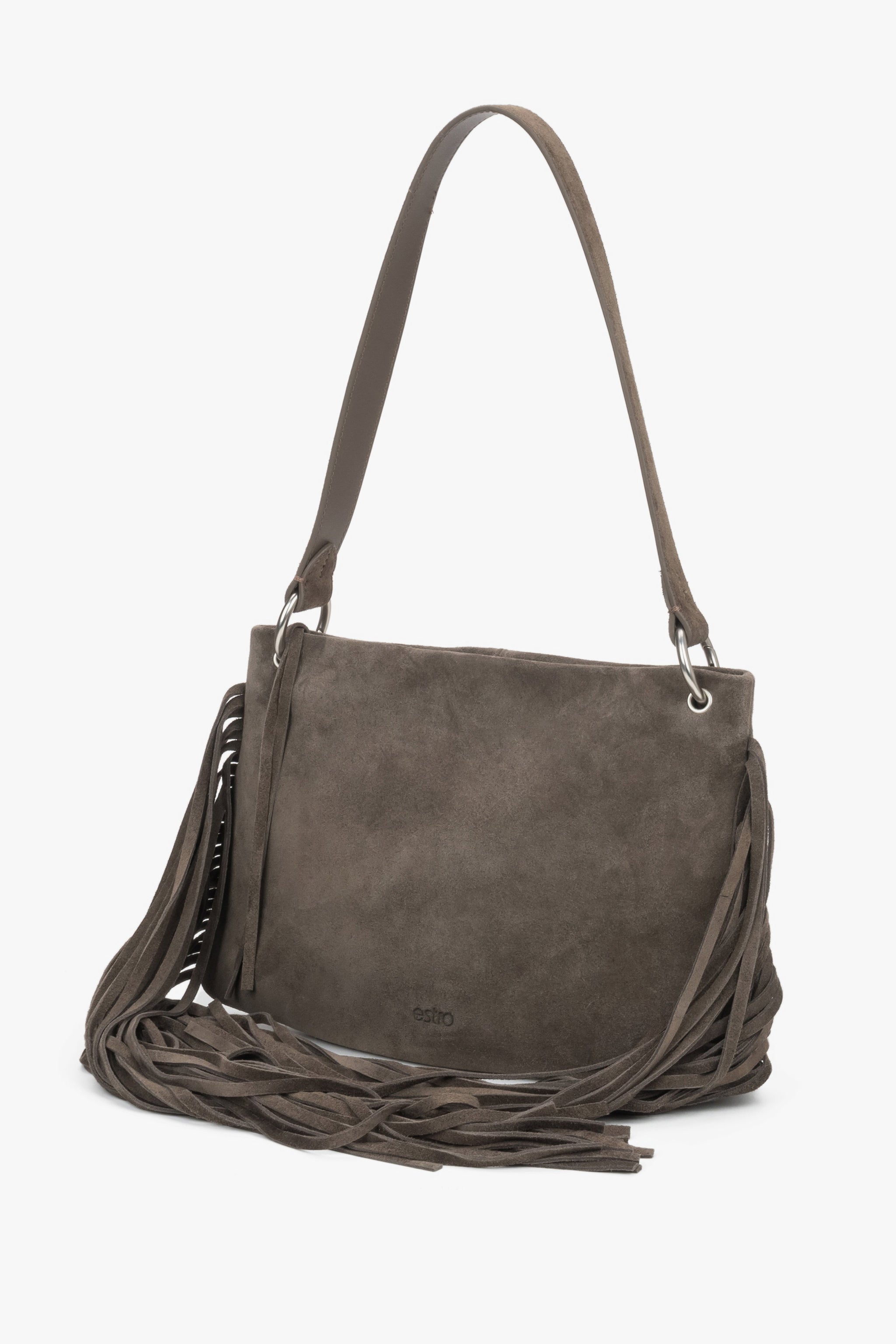 Dunkelgraue Boho-Schultertasche aus Natur-Veloursleder schräg von vorne