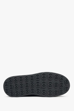 Dunkelgraue Damenstiefeletten mit Wollfutter und Veloursobermaterial von Estro – Sohle.