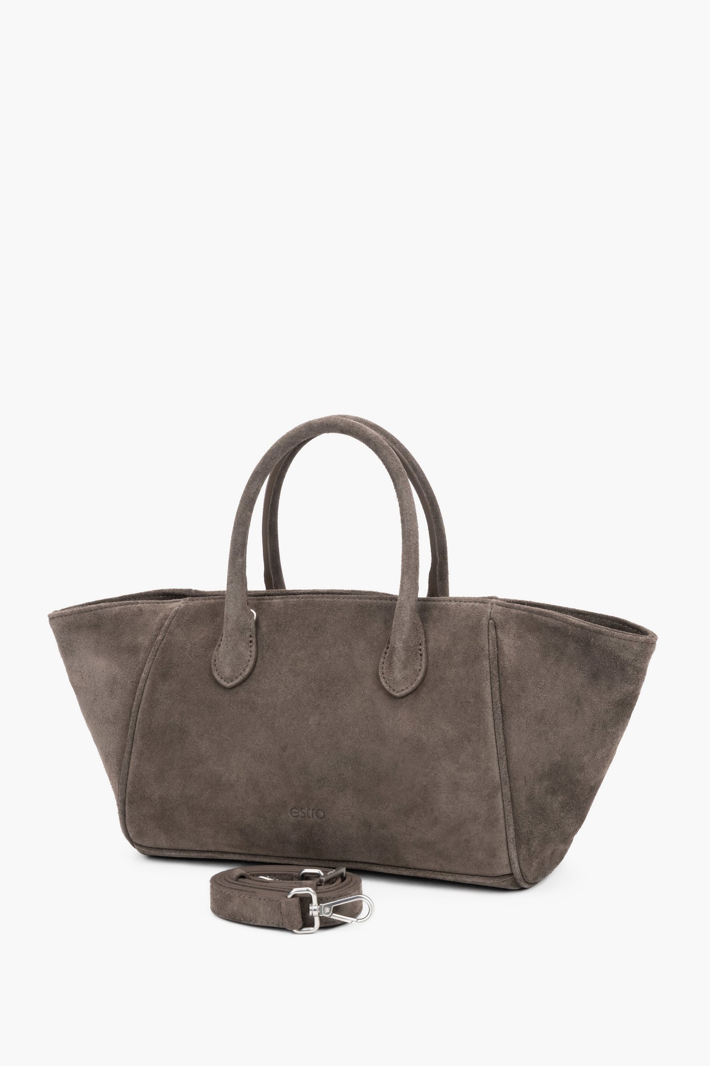 Elegante Velours-Handtasche in Taupe im Querformat schräge Ansicht