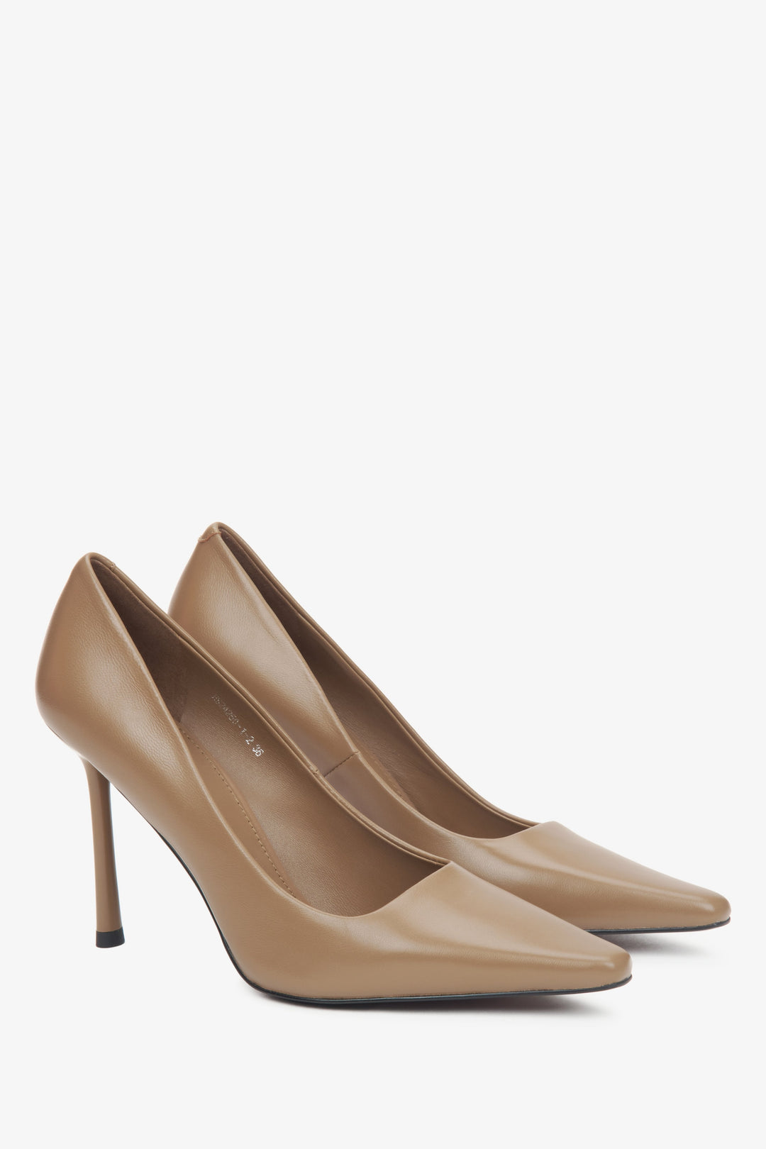 Elegante Damen-Pumps in Beige von Estro aus echtem Leder mit spitzer Form.