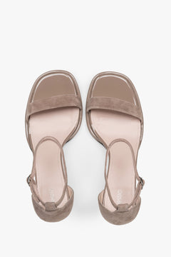Klassische beige Estro-Damensandaletten aus echtem Leder – ideal für Sommerabende, mit elegantem Absatz für eine raffinierte Note.