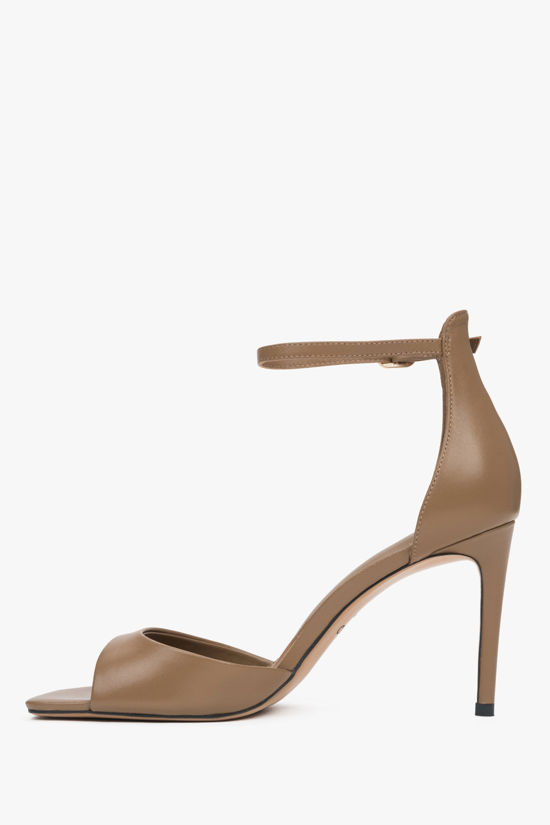 Stilvolle Damen-Sandaletten in Braun von Estro aus hochwertigem Echtleder mit elegantem, hohem Absatz.