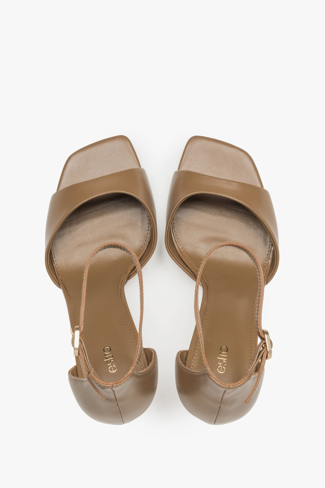 Zeitlose Damensandalen aus echtem Leder in Braun von Estro (Draufsicht).