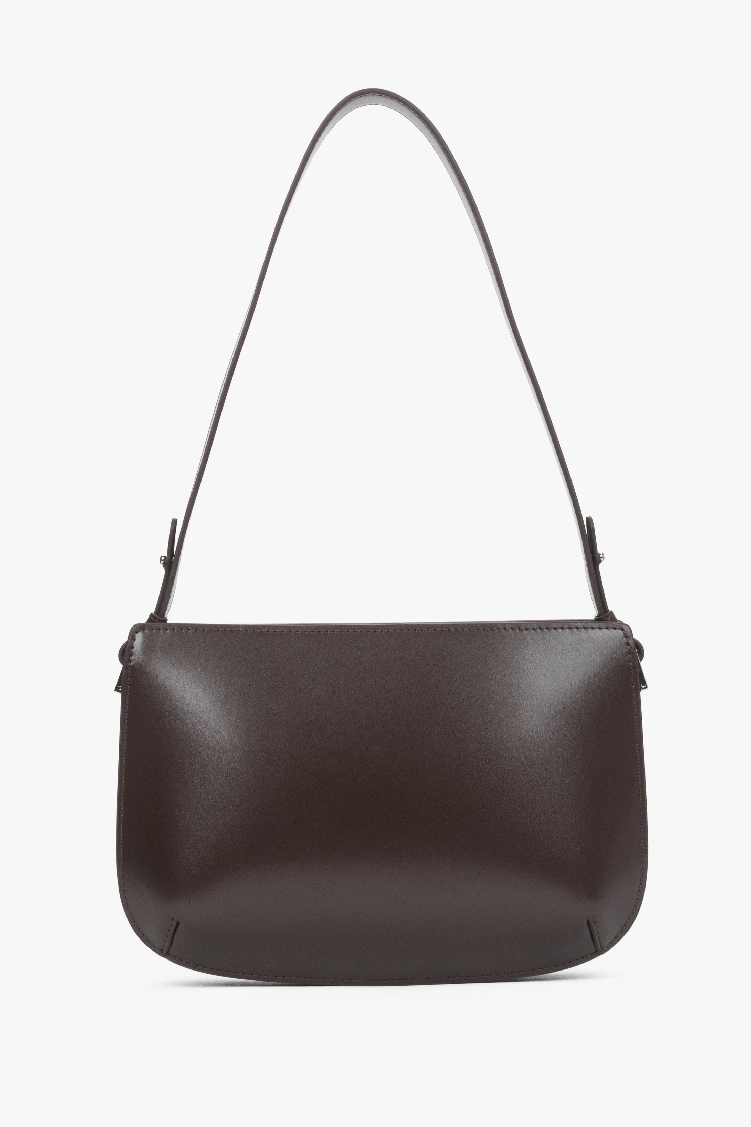 Flache Ansicht der eleganten Schultertasche in Dunkelbraun.