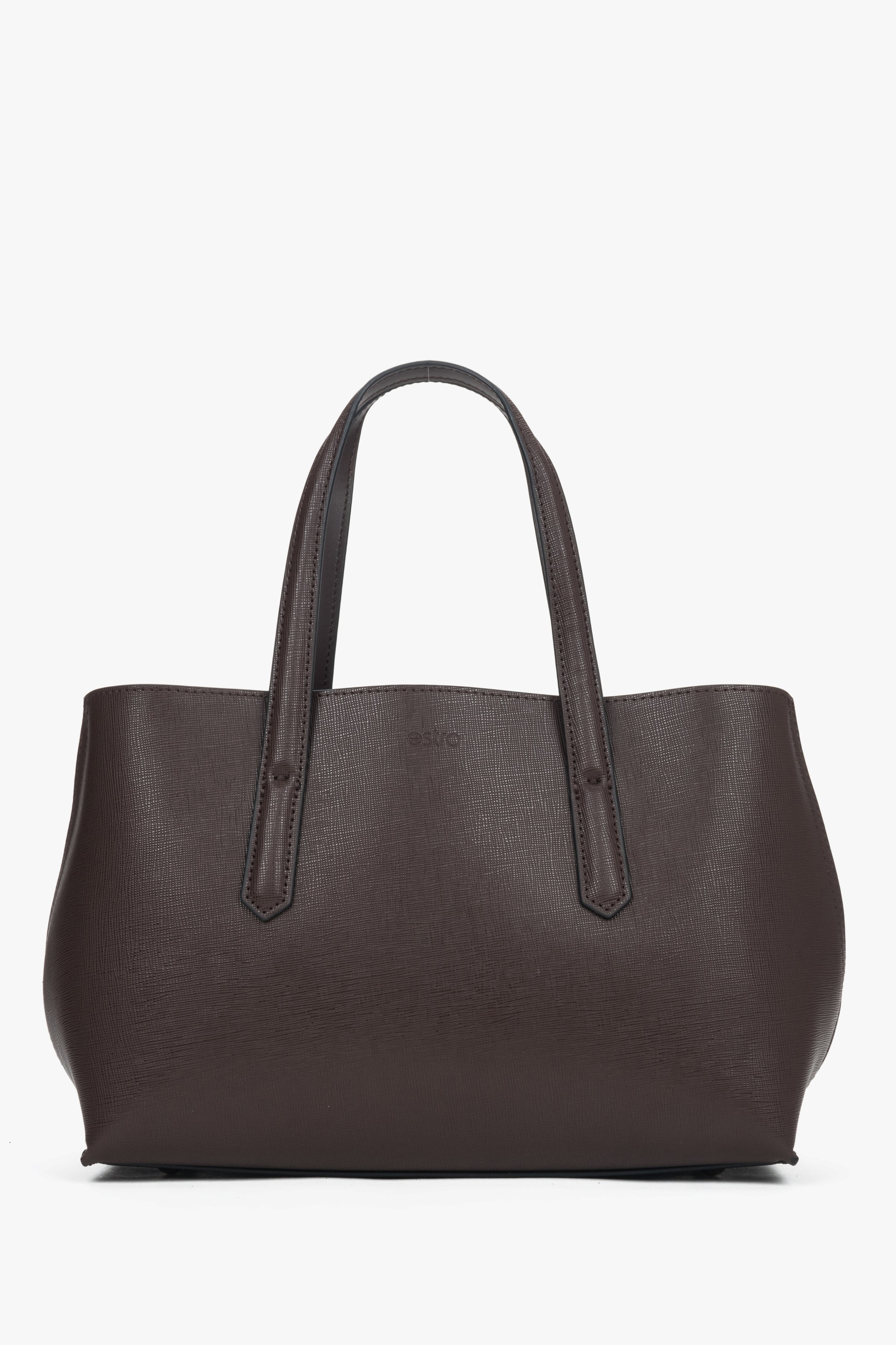 Frontalansicht der eleganten dunkelbraunen Damen-Tote-Bag aus glattem Echtleder.