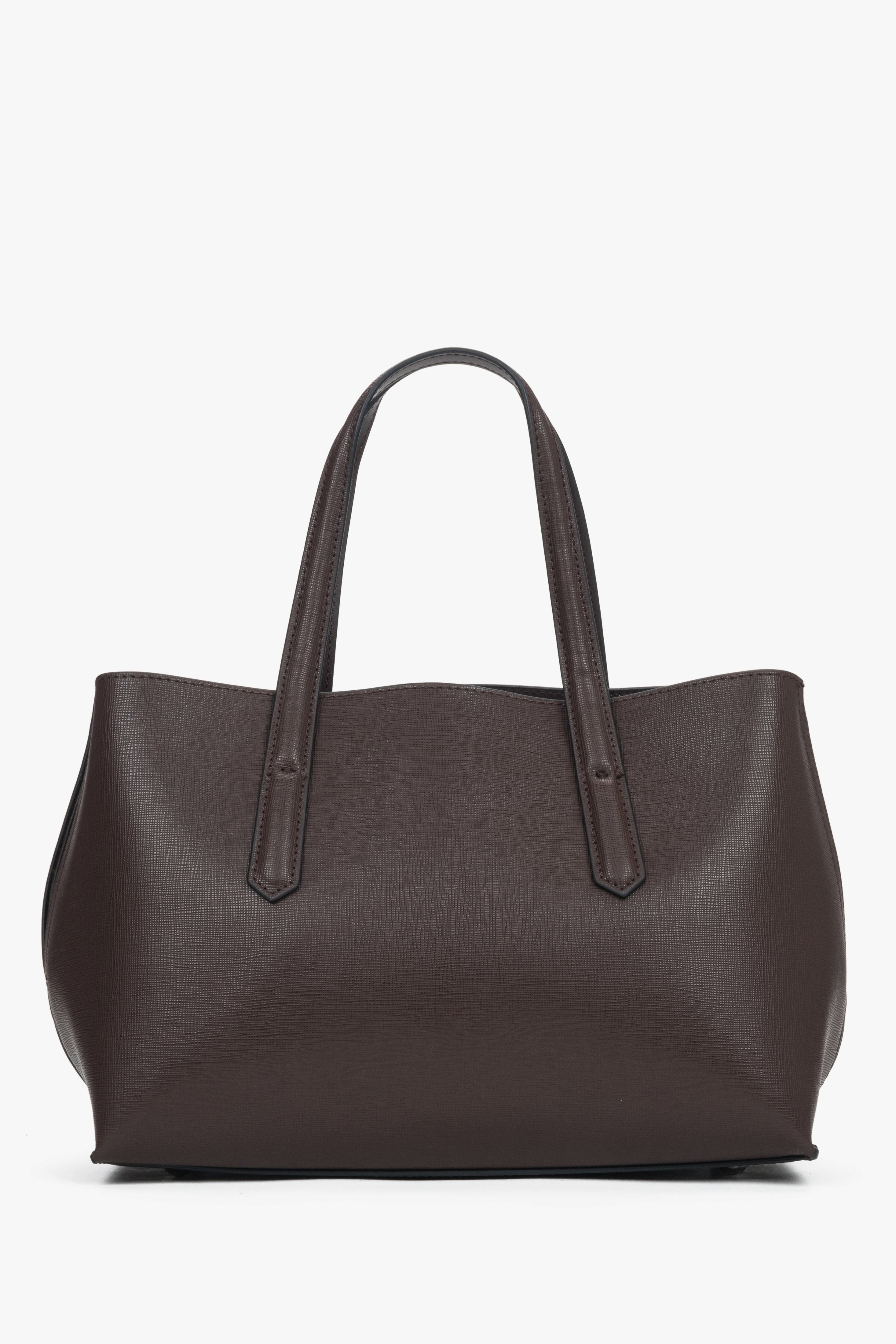 Rückprofil der klassischen dunkelbraunen Leder-Tote-Bag von Estro.